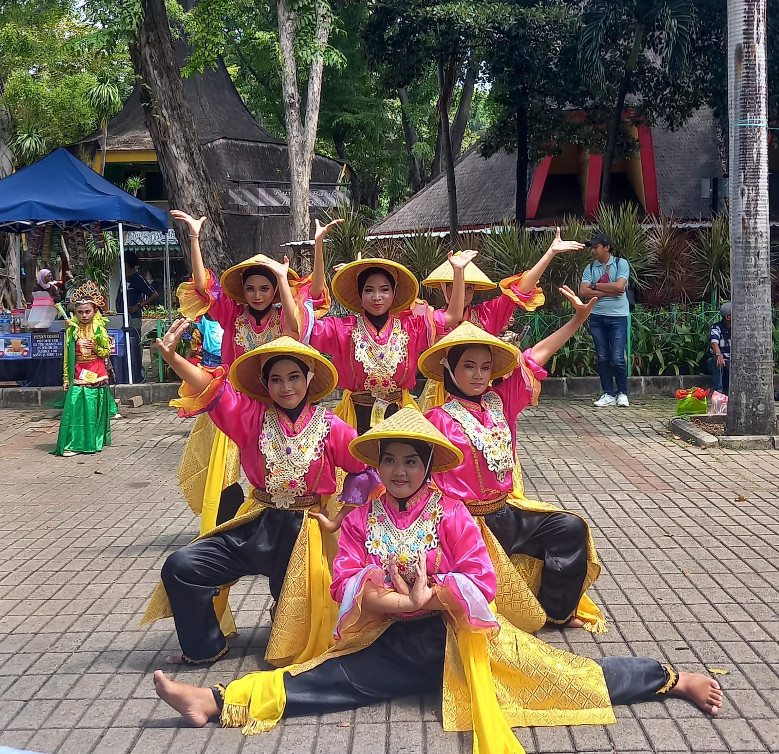 JUARA BEST OF THE BEST LOMBA TARI KREASI NUSANTARA TINGKAT NASIONAL SMP/MTS SEDERAJAT 2024